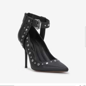 Jessica Simpson-Hinjosa Pump